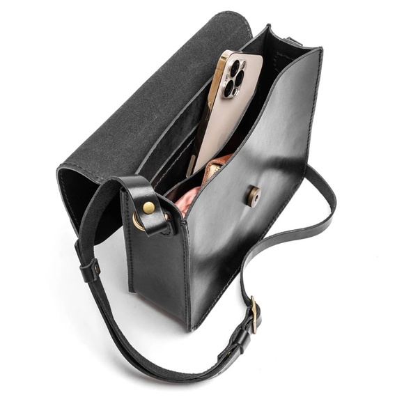 Portland Leather Hawthorne Crossbody Bag - Picture 2 of 8